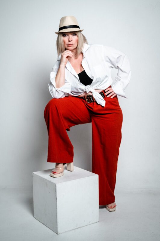 model nicole h 022 08472048