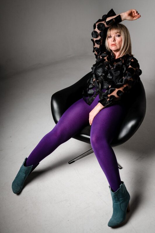 model nicole h 049 05875684